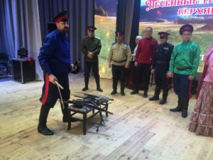 Проведение мастер-классов по владению традиционным казачьим оружием и традиционному казачьему женскому костюму в г.Урюпинск