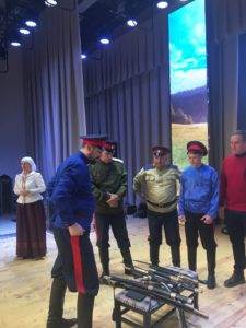 Проведение мастер-классов по владению традиционным казачьим оружием и традиционному казачьему женскому костюму в г.Урюпинск